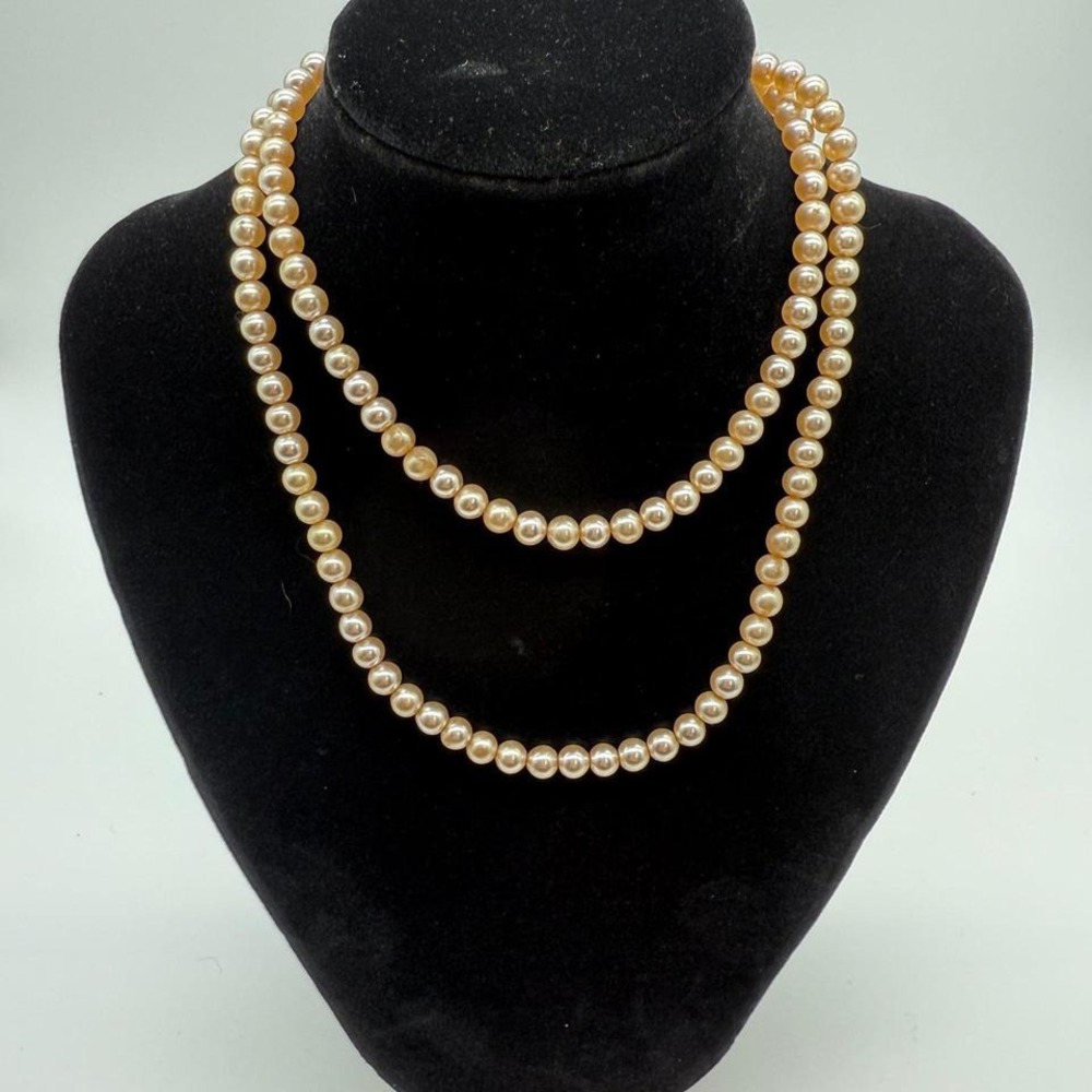 Vintage Faux Pearl Necklace charming‎ ages appeal